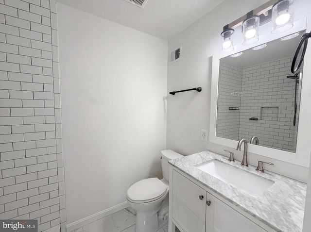 3211 FOX MILL RD, Oakton, VA 22124
