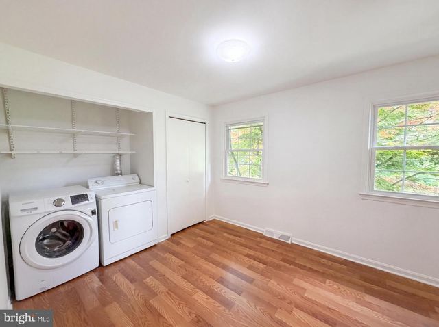 3211 FOX MILL RD, Oakton, VA 22124