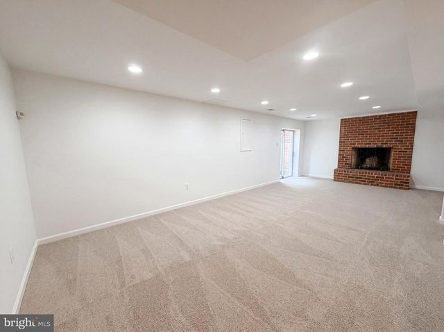 3211 FOX MILL RD, Oakton, VA 22124