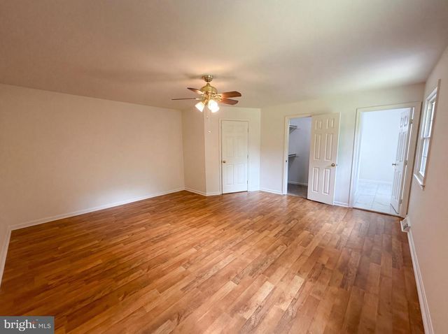 3211 FOX MILL RD, Oakton, VA 22124