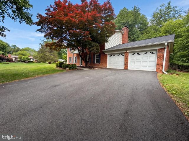 3211 FOX MILL RD, Oakton, VA 22124