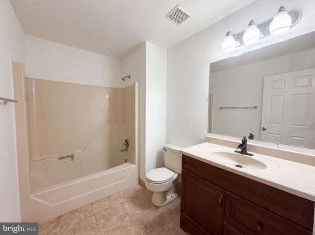 3211 FOX MILL RD, Oakton, VA 22124