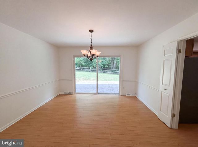 3211 FOX MILL RD, Oakton, VA 22124