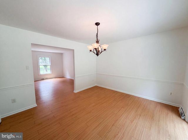 3211 FOX MILL RD, Oakton, VA 22124