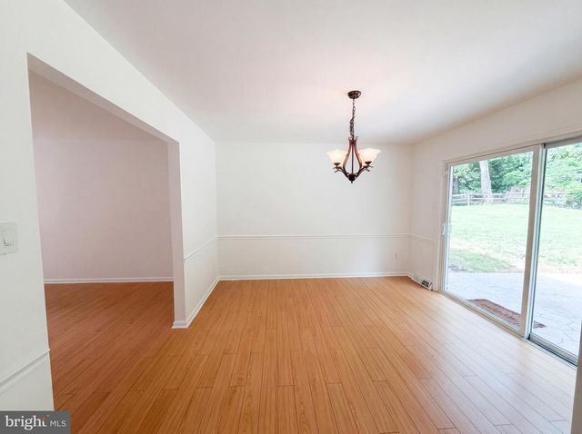 3211 FOX MILL RD, Oakton, VA 22124