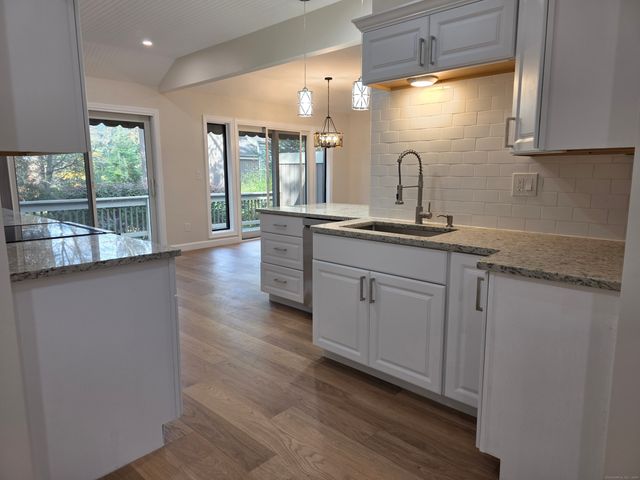 876 Heritage Village A, Southbury, CT 06488