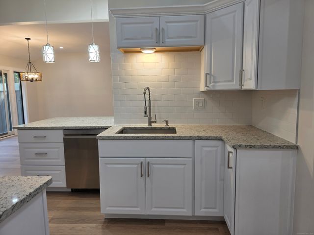 876 Heritage Village A, Southbury, CT 06488