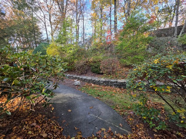 876 Heritage Village A, Southbury, CT 06488