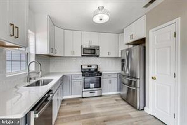 45459 HERITAGE TRAIL SQ, Sterling, VA 20164