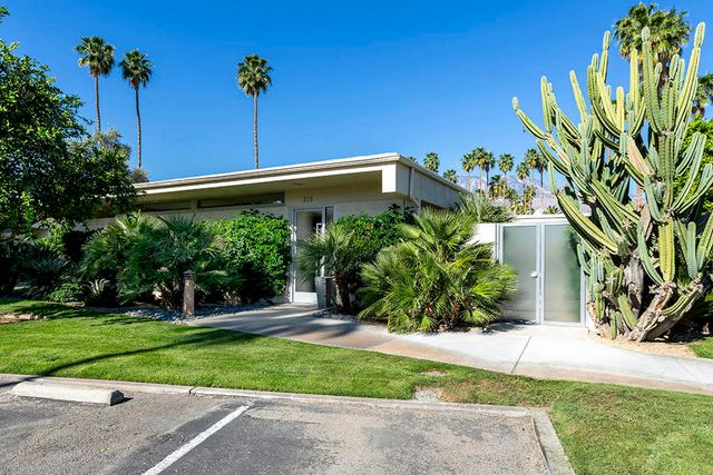 318 Desert Lakes Drive, Palm Springs, CA 92264