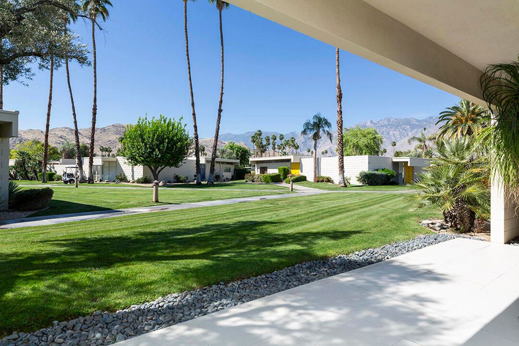 318 Desert Lakes Drive, Palm Springs, CA 92264