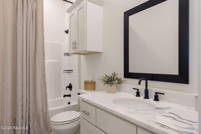 100 Sandstone Avenue, Scott, LA 70583