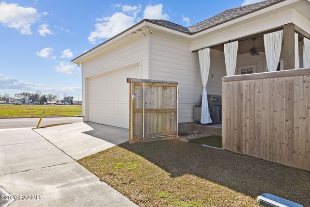 100 Sandstone Avenue, Scott, LA 70583