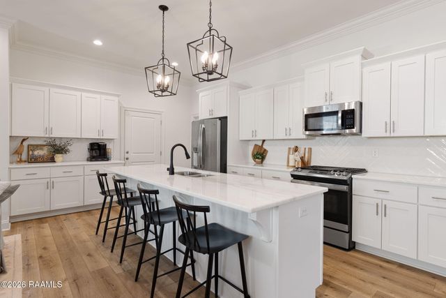 100 Sandstone Avenue, Scott, LA 70583