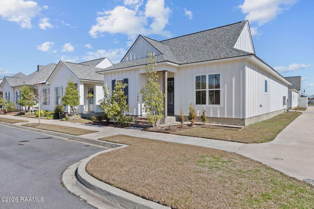 100 Sandstone Avenue, Scott, LA 70583