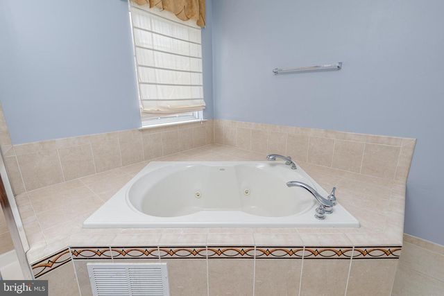 56 SENECA LN, Bordentown, NJ 08505