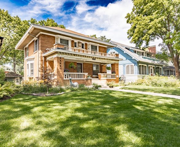 1024 N Spring Street, Elgin, IL 60120