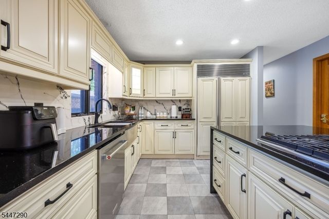 141 Burton Ave, Hasbrouck Heights Boro, NJ 07604