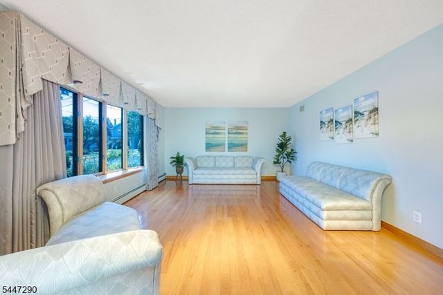 141 Burton Ave, Hasbrouck Heights Boro, NJ 07604