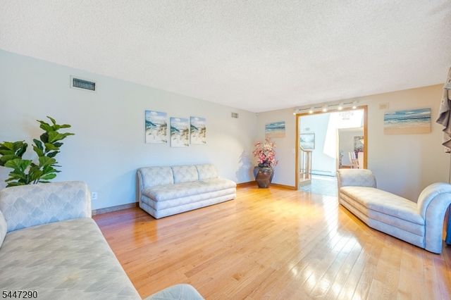 141 Burton Ave, Hasbrouck Heights Boro, NJ 07604
