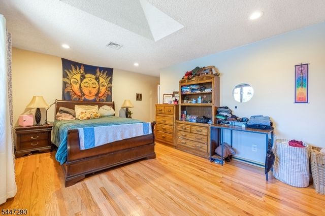 141 Burton Ave, Hasbrouck Heights Boro, NJ 07604