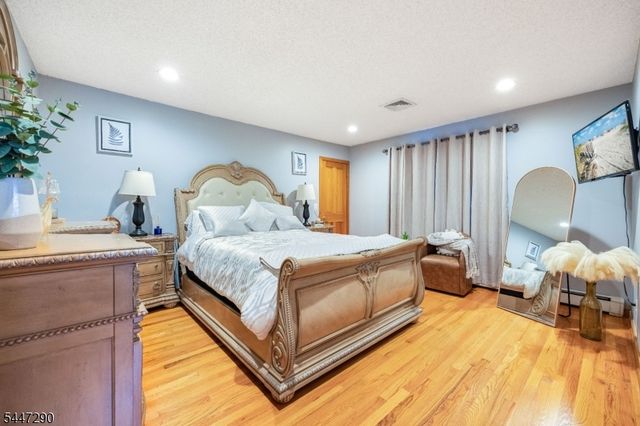 141 Burton Ave, Hasbrouck Heights Boro, NJ 07604