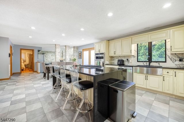 141 Burton Ave, Hasbrouck Heights Boro, NJ 07604