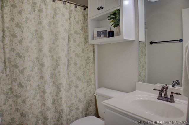 12808 E 69th Street North, Owasso, OK 74055