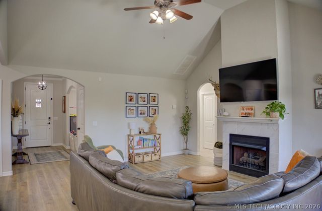 12808 E 69th Street North, Owasso, OK 74055