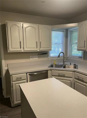 4218 Queen Victoria Place, Greensboro, NC 27455