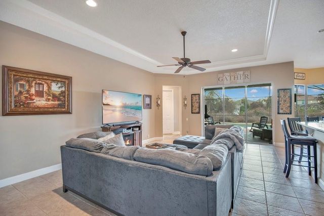 353 HAMMOCK OAK CIRCLE, Debary, FL 32713