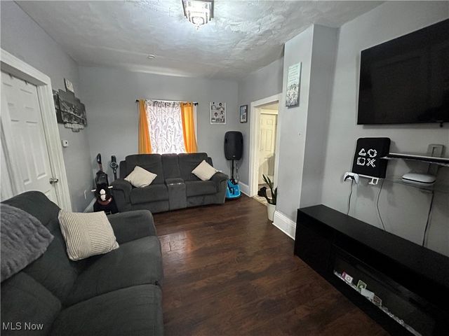 2710 Althen Avenue, Cleveland, OH 44109