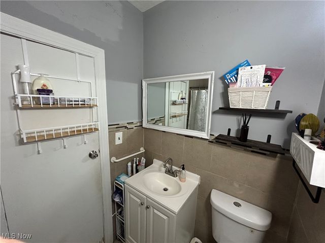 2710 Althen Avenue, Cleveland, OH 44109