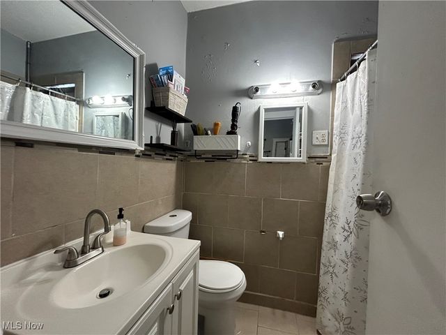 2710 Althen Avenue, Cleveland, OH 44109