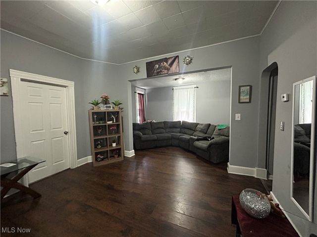 2710 Althen Avenue, Cleveland, OH 44109