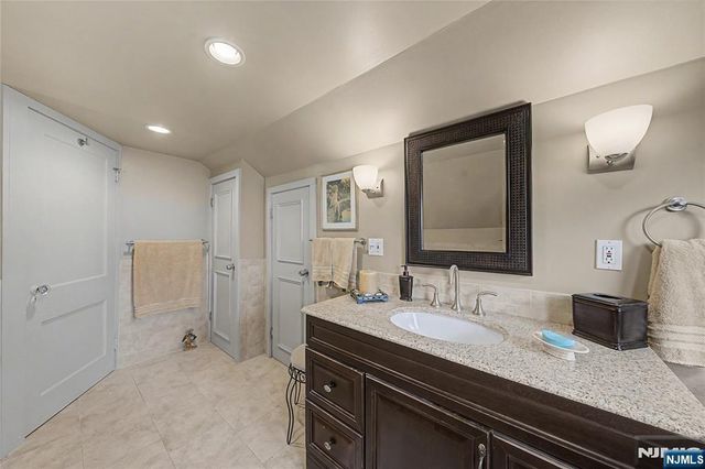 287 Madison Avenue, New Milford, NJ 07646