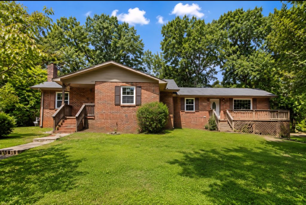 110 Cherry St, Centerville, TN 37033