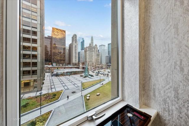 435 N Michigan Avenue 401, Chicago, IL 60611