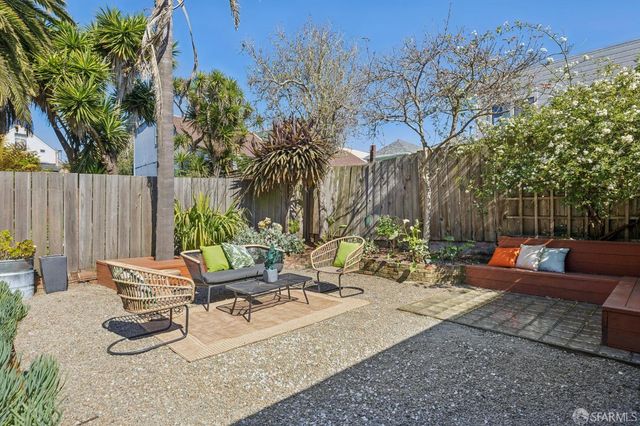 327 London Street, San Francisco, CA 94112