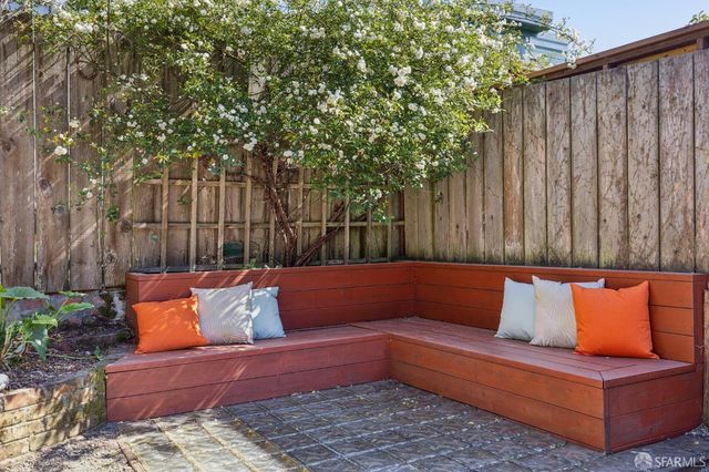 327 London Street, San Francisco, CA 94112