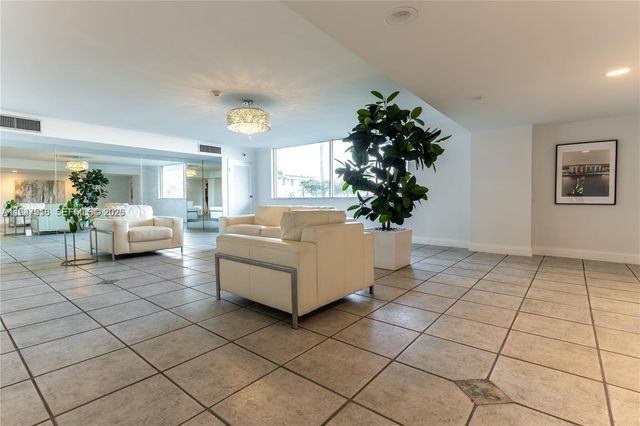 2821 N Miami Beach Boulevard 4M, North Miami Beach, FL 33160