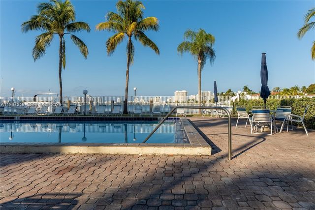2821 N Miami Beach Boulevard 4M, North Miami Beach, FL 33160