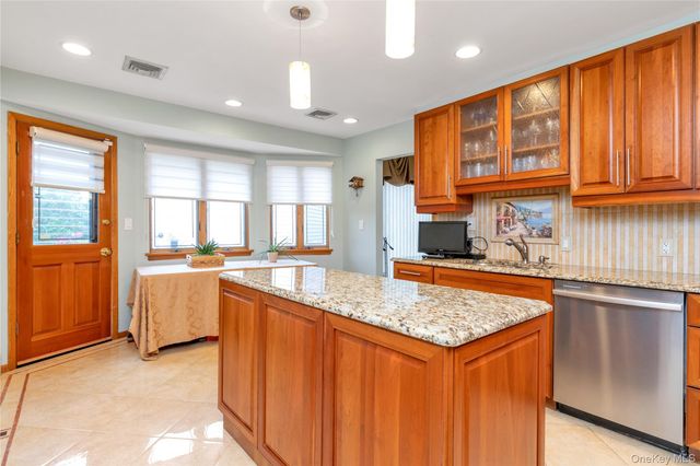 51-10 Douglaston Parkway, Douglaston, NY 11362