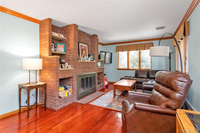 51-10 Douglaston Parkway, Douglaston, NY 11362