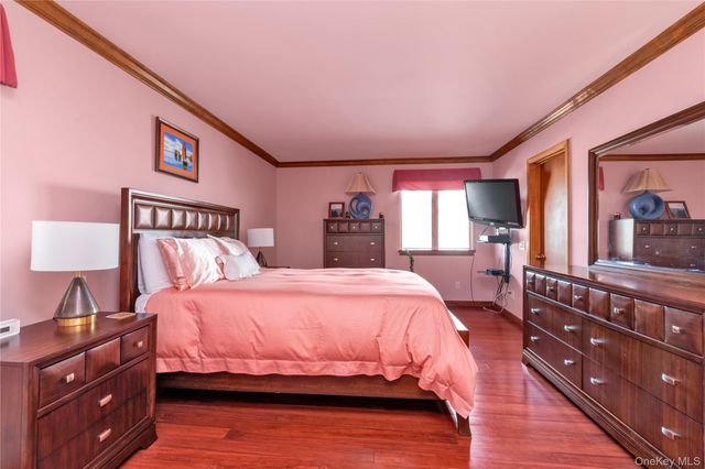 51-10 Douglaston Parkway, Douglaston, NY 11362