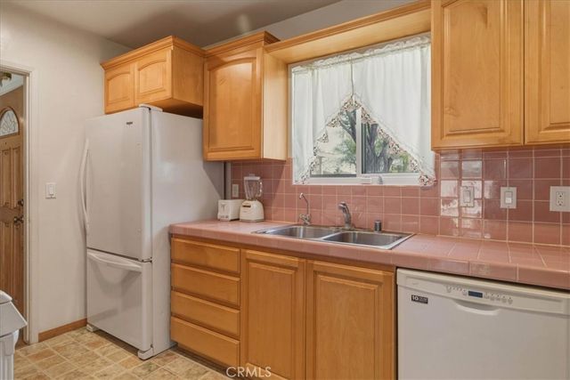 10225 Foster Rd, Downey, CA 90242