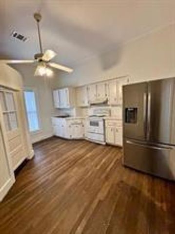 210 E Phillips Street, Conroe, TX 77301