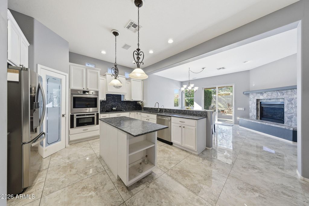 Image 10 of property listing at 42820 N LIVINGSTONE Way, Anthem, AZ 85086
