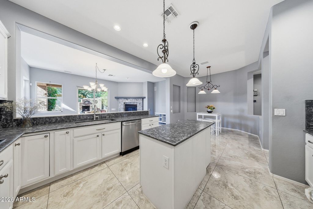 Image 15 of property listing at 42820 N LIVINGSTONE Way, Anthem, AZ 85086