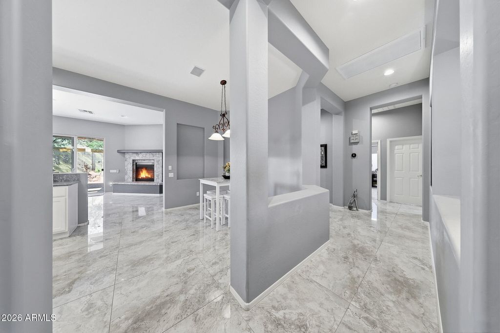 Image 5 of property listing at 42820 N LIVINGSTONE Way, Anthem, AZ 85086